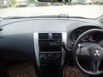 2004 Mitsubishi Colt Photos