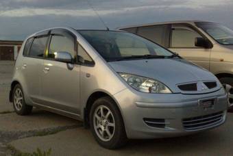 2004 Mitsubishi Colt Pictures