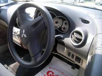 2004 Mitsubishi Colt Photos