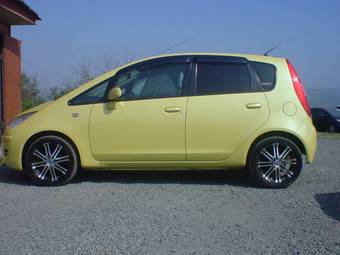 2004 Mitsubishi Colt Photos