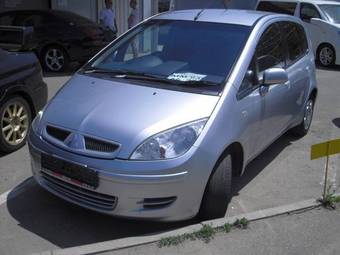 2004 Mitsubishi Colt Photos