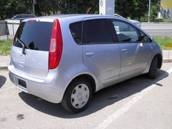 2004 Mitsubishi Colt Pictures