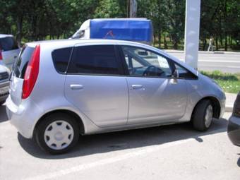 2004 Mitsubishi Colt Photos