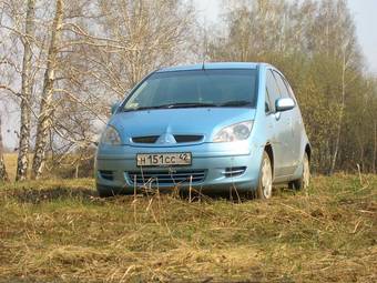 2004 Mitsubishi Colt Photos