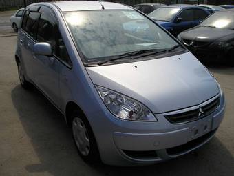2004 Mitsubishi Colt Photos