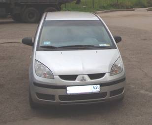 2004 Mitsubishi Colt Pictures