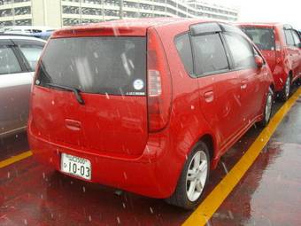 2004 Mitsubishi Colt Pictures