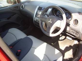 2004 Mitsubishi Colt Photos