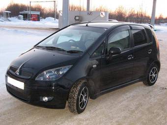 2004 Mitsubishi Colt Photos