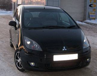 2004 Mitsubishi Colt Pictures