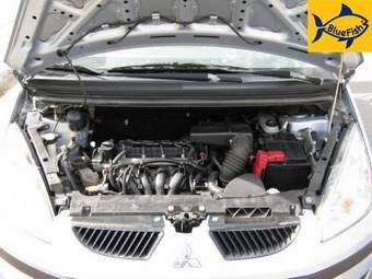 2004 Mitsubishi Colt Pictures
