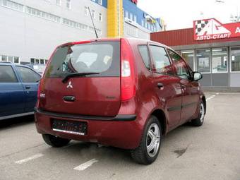 2004 Mitsubishi Colt Pictures