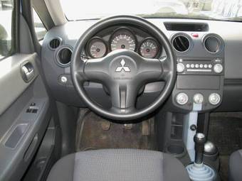 2004 Mitsubishi Colt Photos