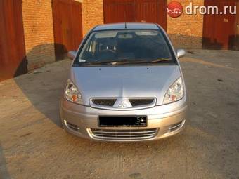 2004 Mitsubishi Colt Photos