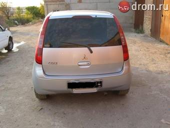 2004 Mitsubishi Colt Photos