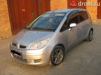 2004 Mitsubishi Colt Pictures