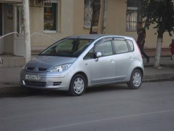 2004 Mitsubishi Colt Photos