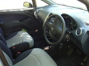 2004 Mitsubishi Colt Photos