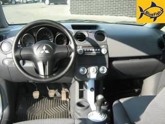 2004 Mitsubishi Colt Pictures