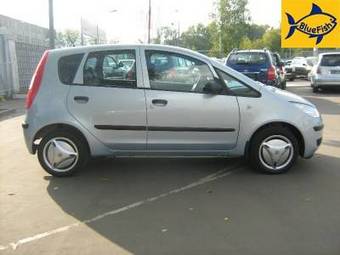 2004 Mitsubishi Colt Pictures