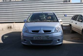 2004 Mitsubishi Colt Pictures