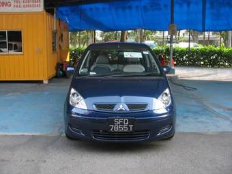 2004 Mitsubishi Colt Photos