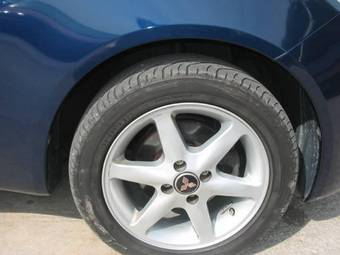 2004 Mitsubishi Colt Pictures