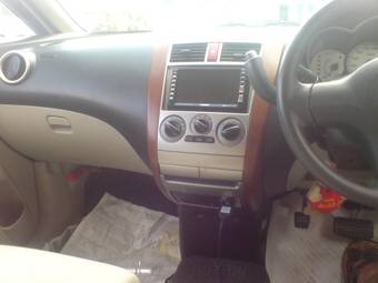 2004 Mitsubishi Colt Pictures
