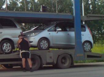 2004 Mitsubishi Colt Photos