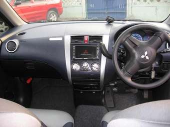 2005 Mitsubishi Colt Photos