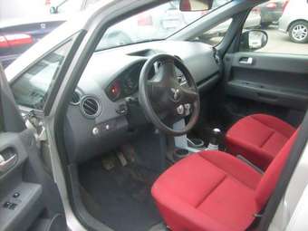 2005 Mitsubishi Colt Photos