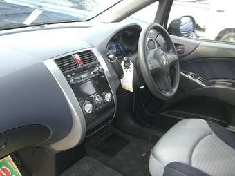 2005 Mitsubishi Colt Pictures