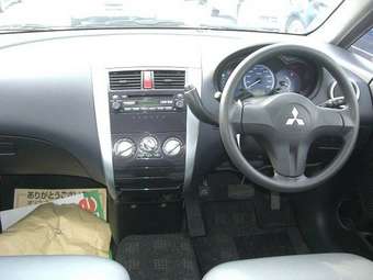 2005 Mitsubishi Colt Photos