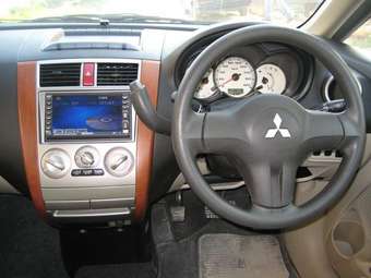 2005 Mitsubishi Colt Pictures