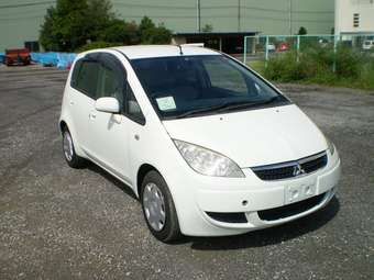 2005 Mitsubishi Colt Photos