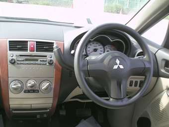 2005 Mitsubishi Colt Images