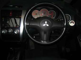 2005 Mitsubishi Colt Pictures