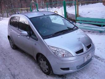 2005 Mitsubishi Colt Photos