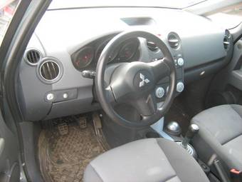 2005 Mitsubishi Colt Images