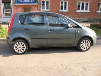 2005 Mitsubishi Colt Photos