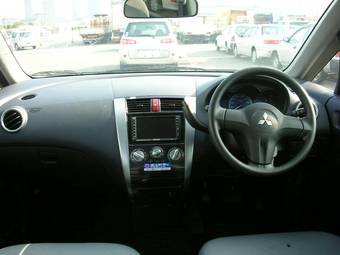 2005 Mitsubishi Colt Pictures