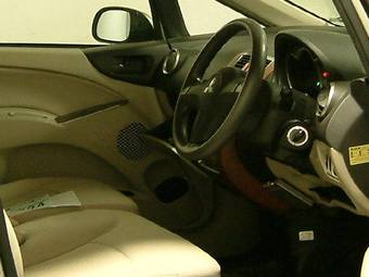 2005 Mitsubishi Colt Pictures
