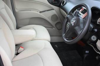 2005 Mitsubishi Colt Photos