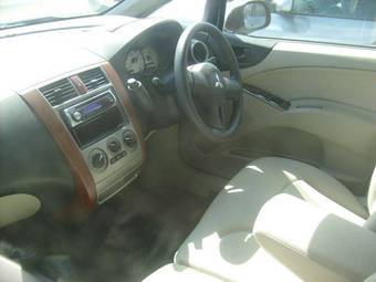2005 Mitsubishi Colt Pictures