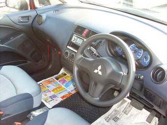 2005 Mitsubishi Colt Photos
