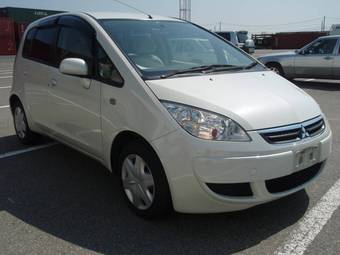 2005 Mitsubishi Colt Photos
