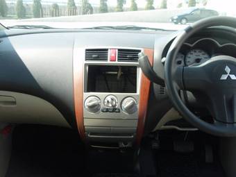 2005 Mitsubishi Colt Pics
