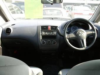 2005 Mitsubishi Colt Photos