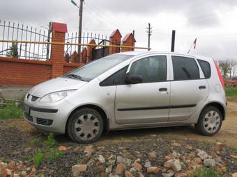 2005 Mitsubishi Colt Photos