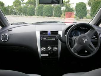 2005 Mitsubishi Colt Pictures